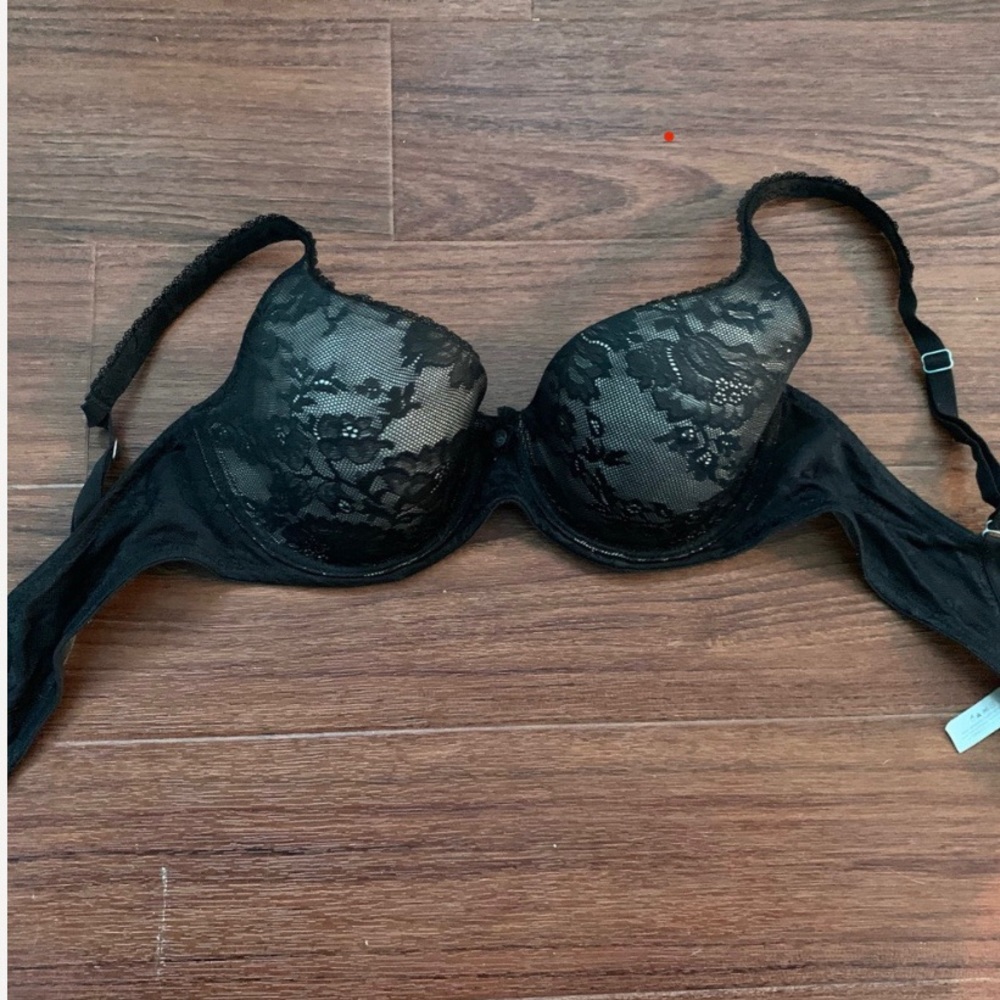 Black Victoria’s Secret bra 34D